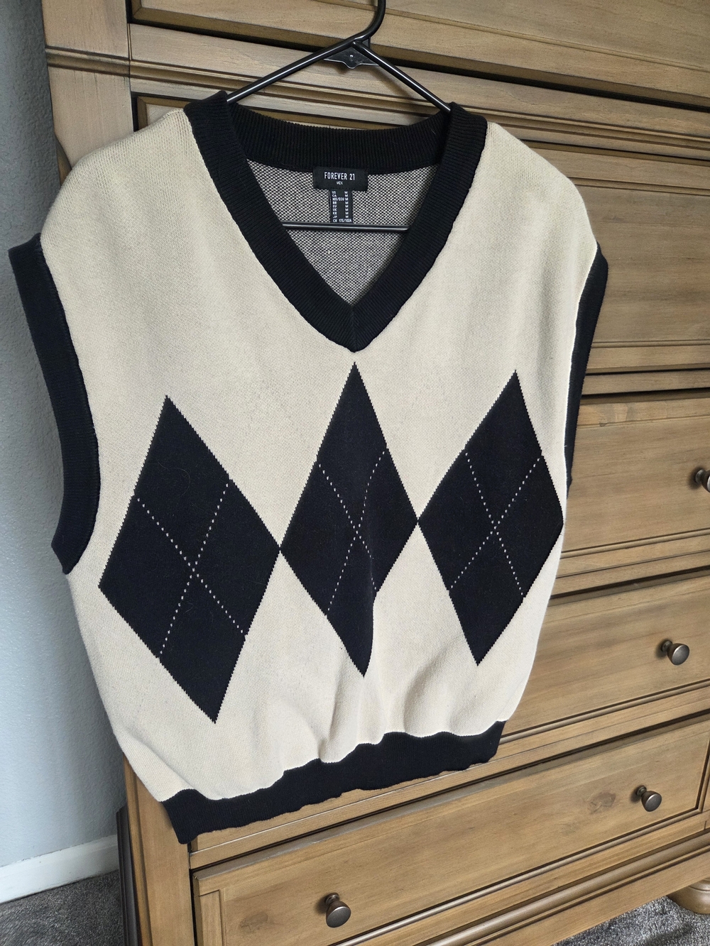 Forever 21 Men's Cream & Black Argyle V-Neck Sweater Vest